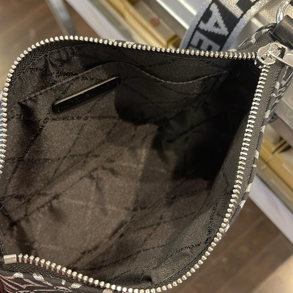 MICHAEL KORS Jet Set Travel Small Logo Jacquard Crossbody With Tech Attach - Picture 12 of 16